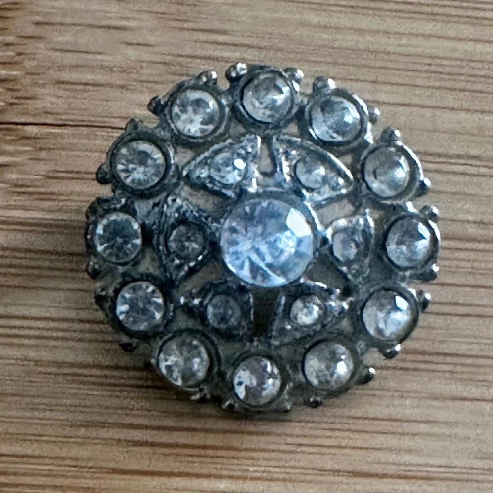 Vintage Silver Tone Rhinestone Sunburst Round Brooch Pin Clear Crystal Floral - Picture 5 of 7